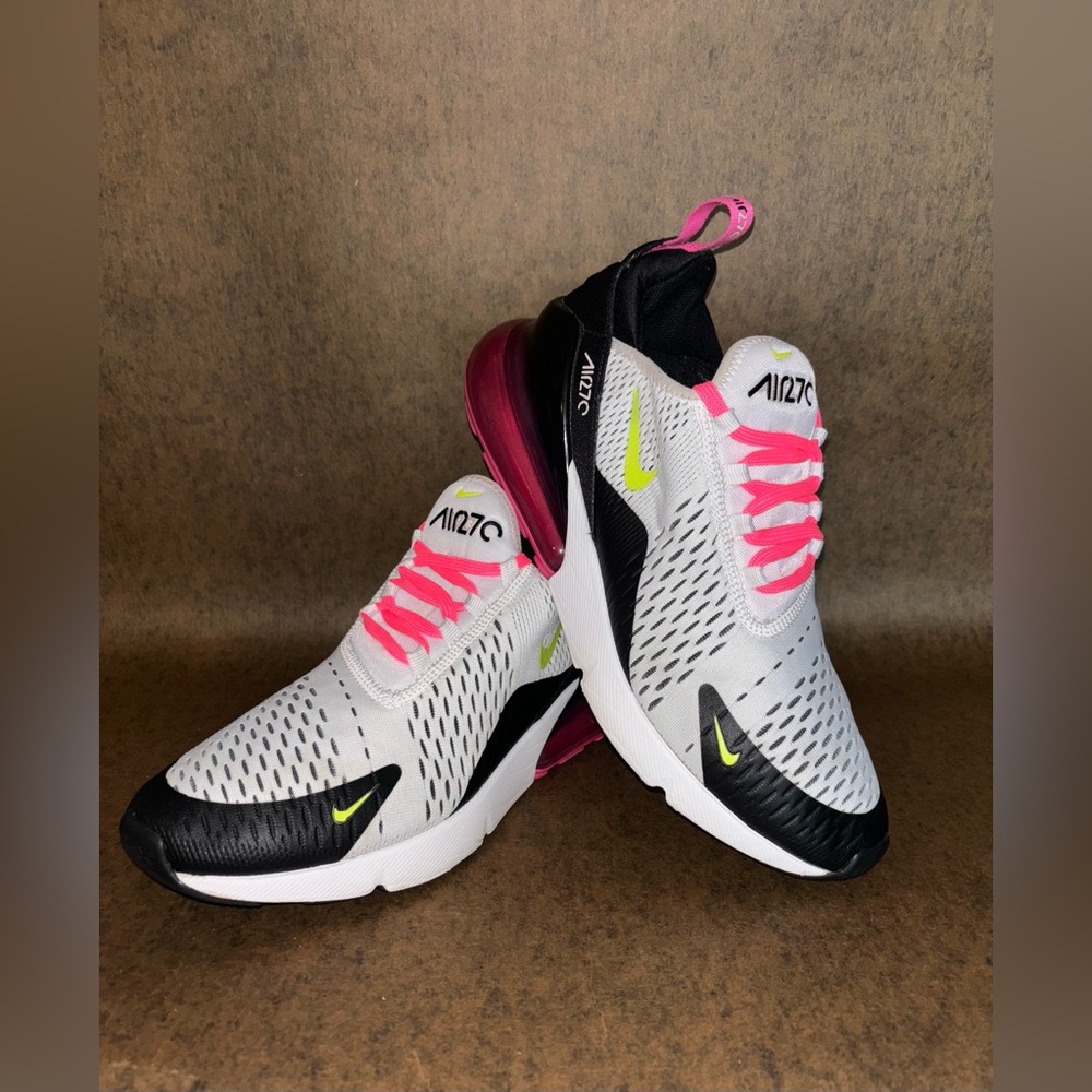 *NIKE* Air Max 270 Volt Women’s Sneakers Size 9. Excellent condition.